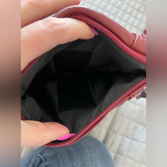 Roma Deep Red Leather Conceal Carry Shoulder Bag - Picture 5 of 10